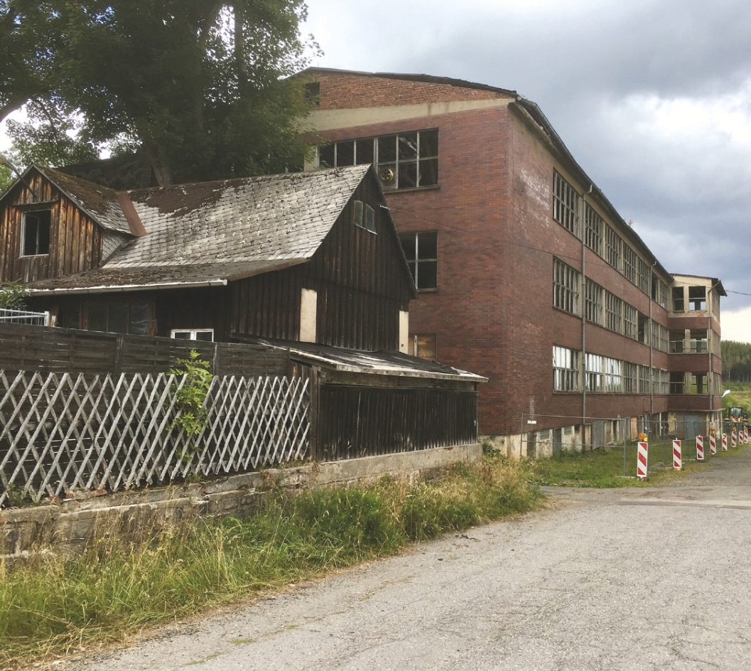 Fotografie des leerstehenden Gebäudes der früheren Möbelfabrik, ehemals KZ-Außenlager Johanngeorgenstadt