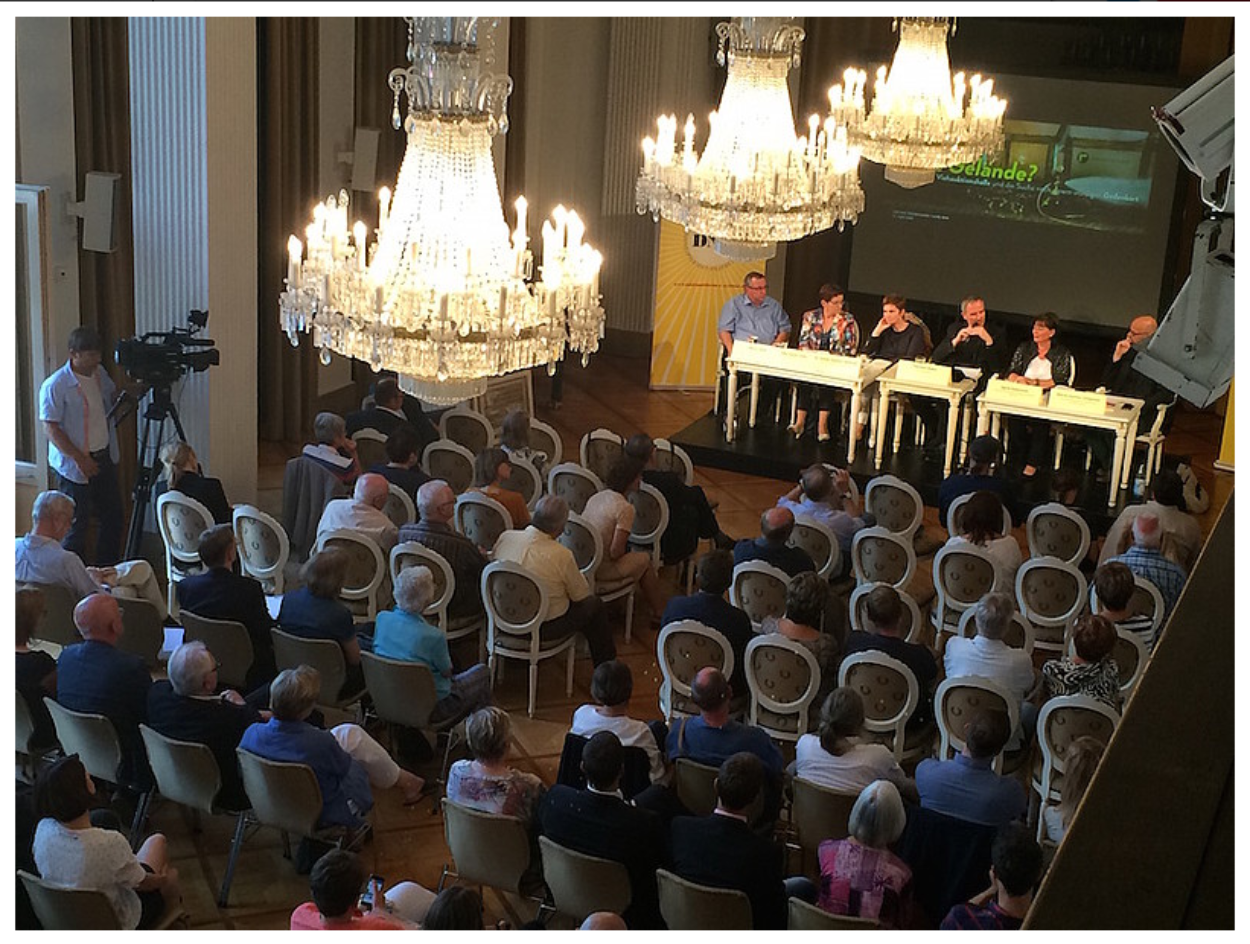 Podiumsdiskussion mit Live-Publikum 