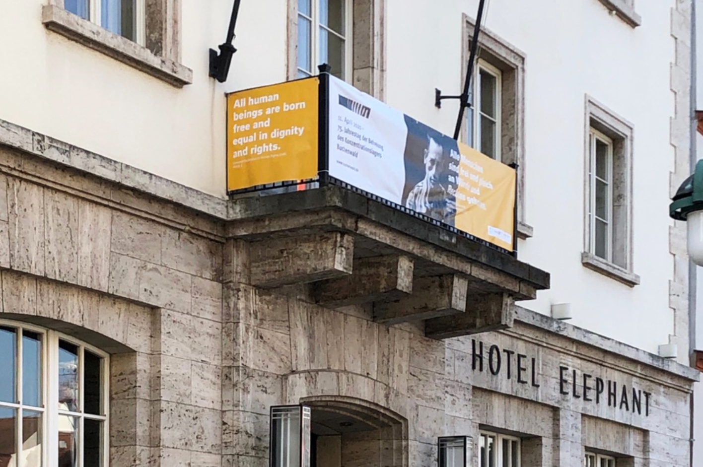 Plakat am Hotel Elephant