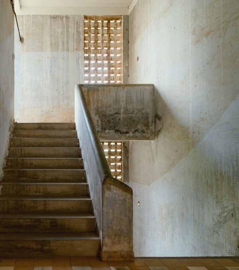 Innenansicht des Tuol Sleng Museums: Treppenhaus