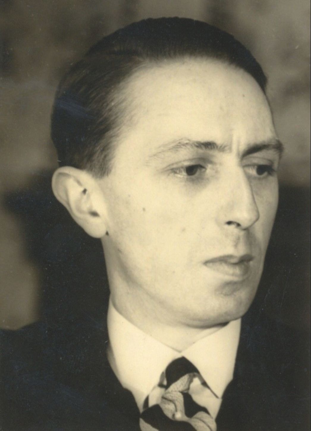 Schwarz-Weiß-Porträt von Roger Fagot vor seiner Verhaftung 1944