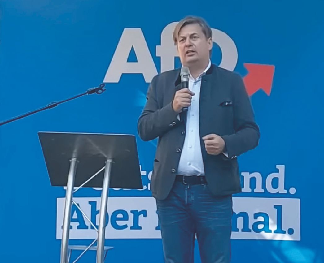 AfD-Politiker Maximilian Krah bei einer Rede 