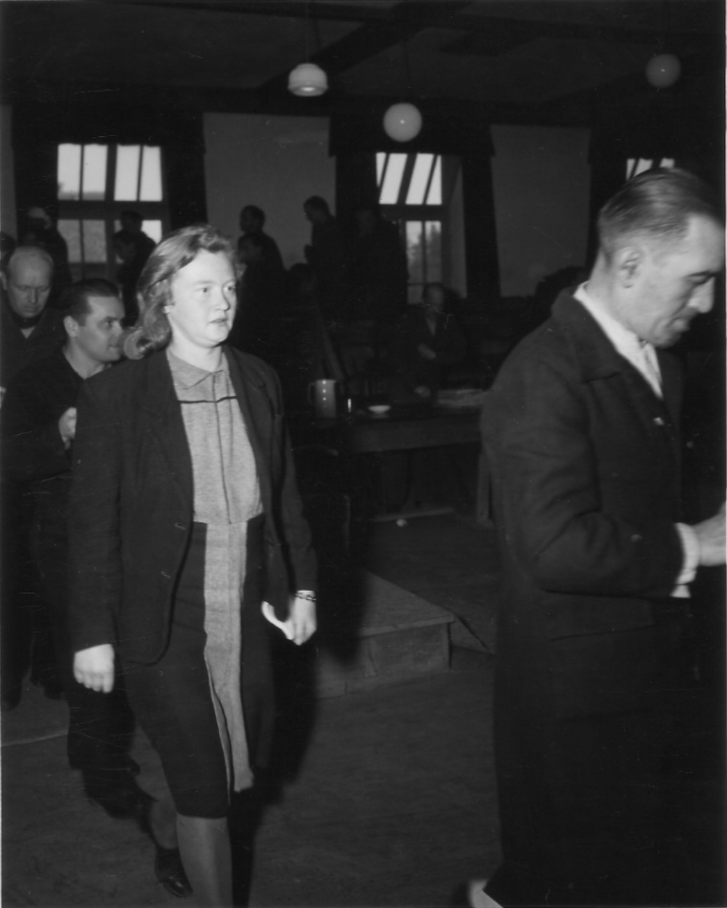 Photo of the accused Ilse Koch (22.09.1906 in Dresden - 02.09.1967 in Aichach), wife of the former Buchenwald camp commander Karl Koch, sentenced to life imprisonment in the Dachau Buchenwald trial; commuted to 4 years imprisonment in 1948; 1949 renewed indictment before the Bavarian State Court for "murder and maltreatment of German prisoners"; 1951 sentenced to life imprisonment; September 1967 suicide in Aichach women's prison. 