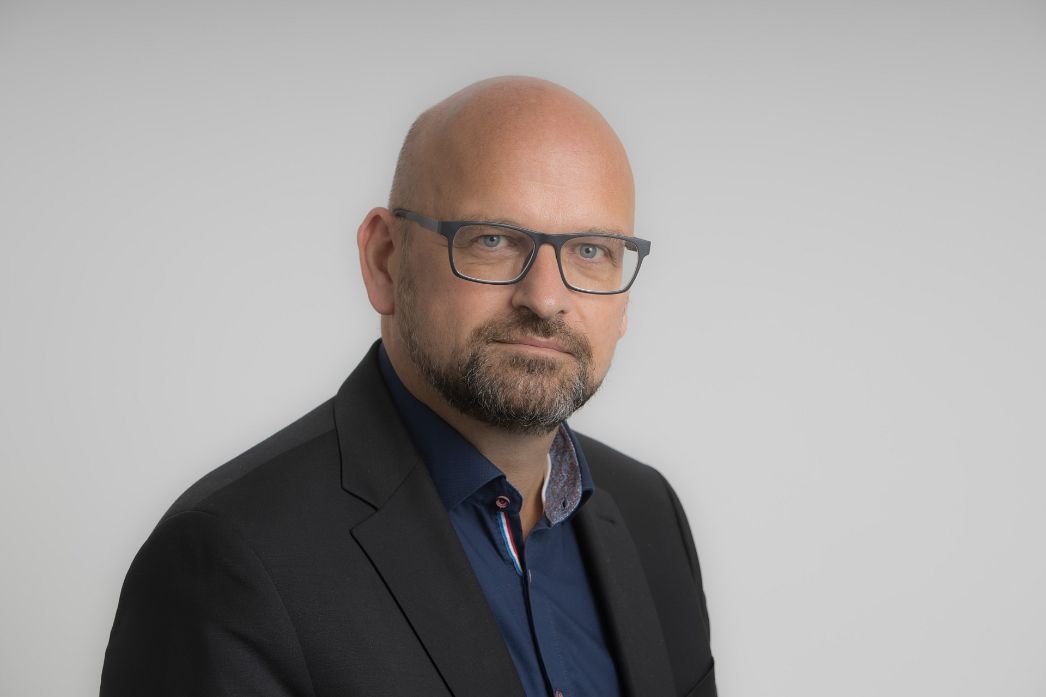 Portraitaufnahme von Rikola-Gunnar Lüttgenau