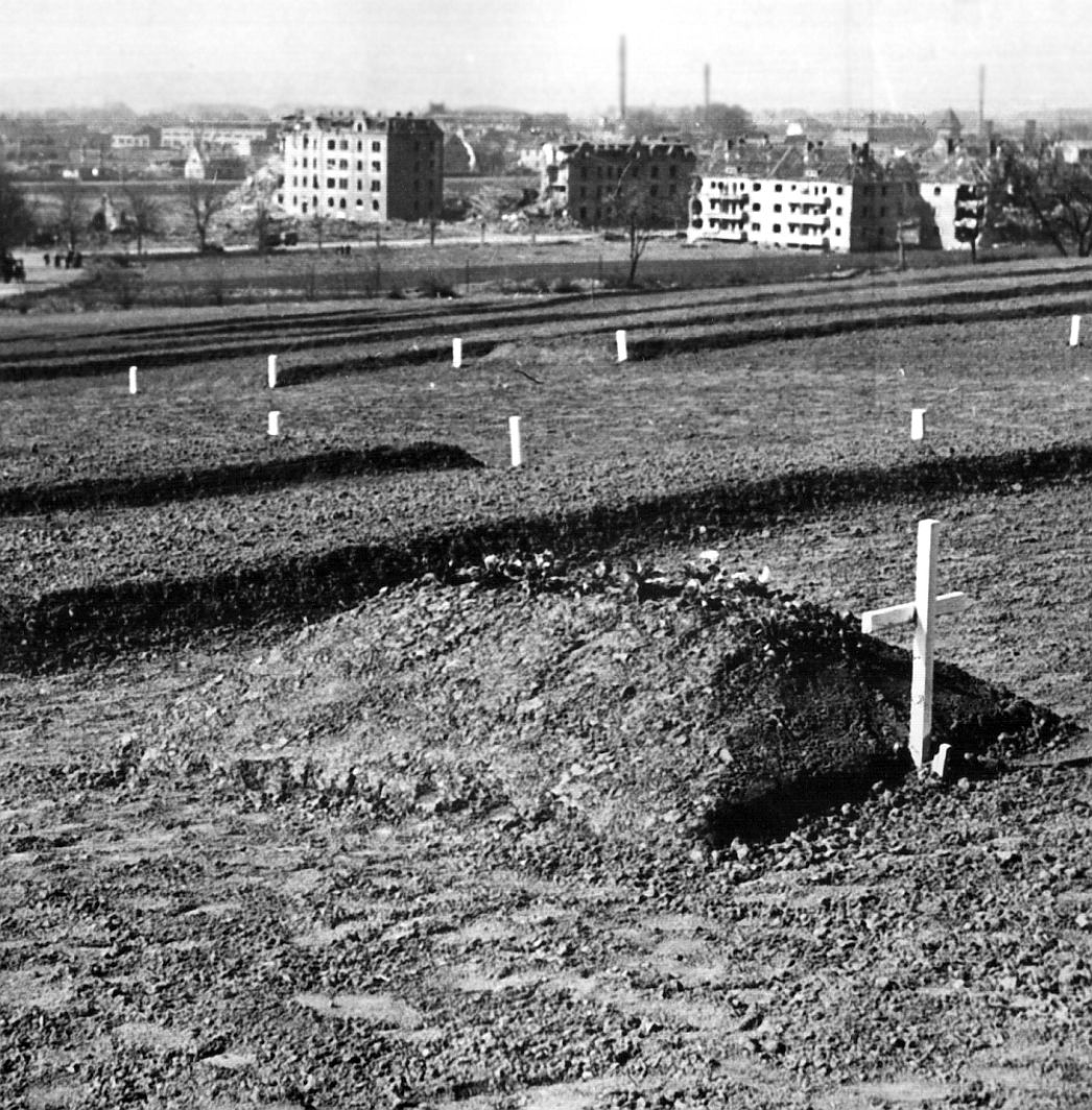 Blick auf den Ehrenfriedhof