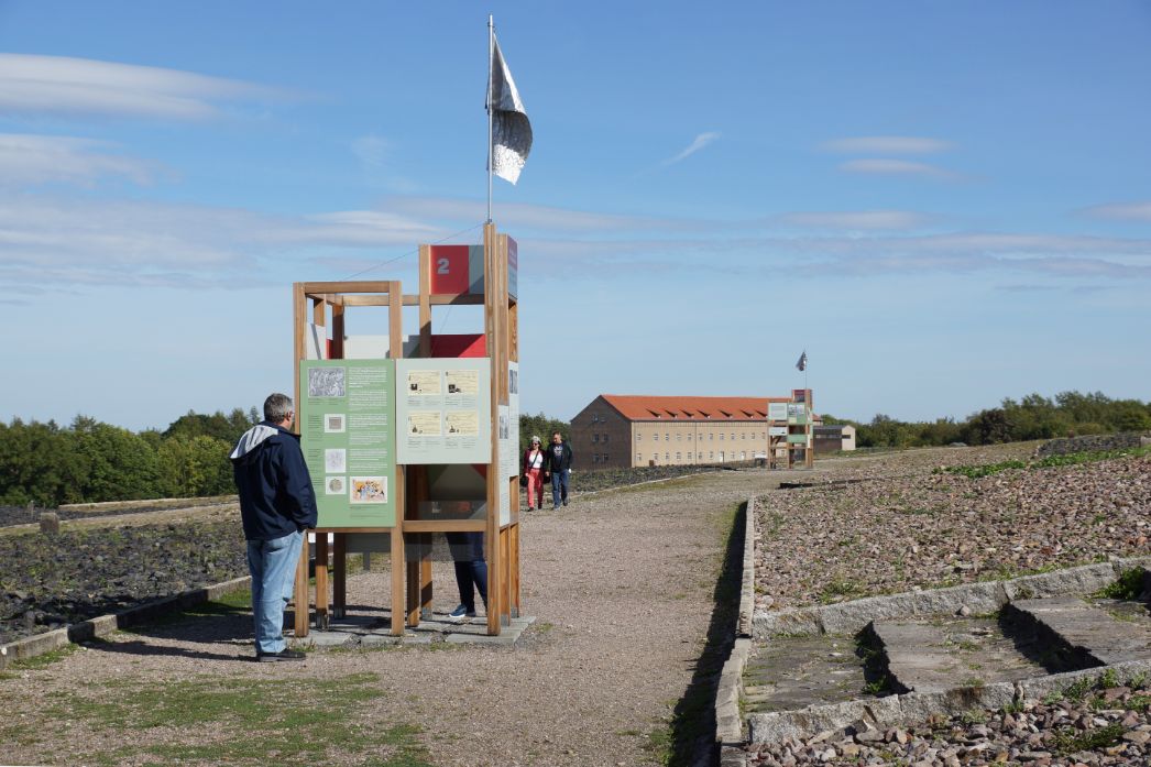 Station der Outdoor-Ausstellung von Weitem