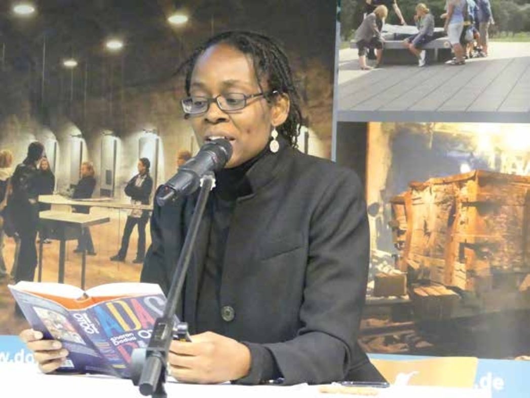Sharon Dodua Otoo liest aus ihrem Buch in Mittelbau-Dora vor
