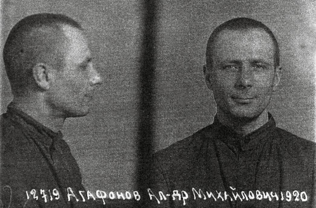 Polizeifotos vom Profil Agafonows und von vorne