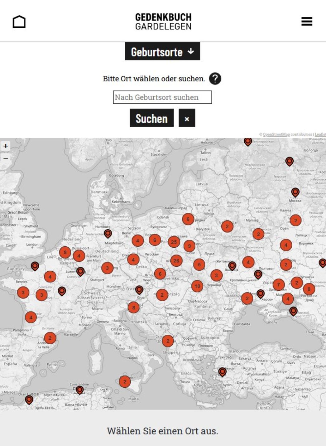 Eine Karte zeigt die Geburtsorte der Opfer in Europa; markierte Punkte geben die Anzahl der Personen pro Ort an und machen die internationale Herkunft sichtbar.
