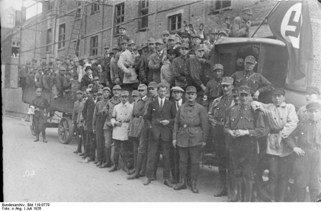 SA-Mitglieder auf dem Weg zum Reichsparteitag in Weimar