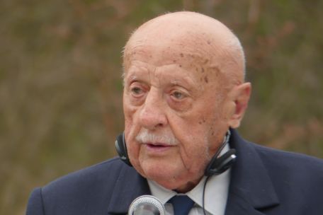 Roland Boisson steht am Rednerpult