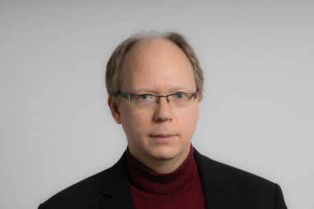 Portraitaufnahme von Dr. Karsten Uhl