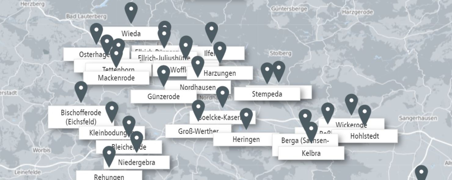 Eine Karte der Umgebung von Nordhausen, in der die Standorte von Außenlagern des Konzentrationslagers verzeichnet sind. 